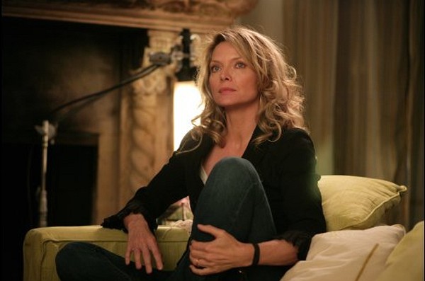Still of Michelle Pfeiffer and Jon Lovitz in I Could Never Be Your Woman