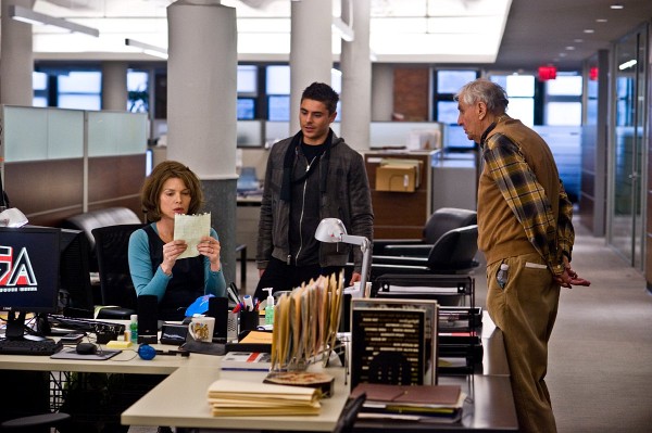 Still of Michelle Pfeiffer and Zac Efron in New Year's Eve