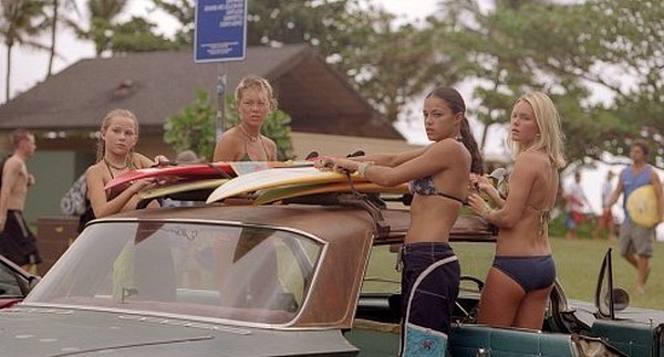 Photo: Still of Mika Boorem, Kate Bosworth, Michelle Rodriguez and Sanoe Lake in Blue Crush