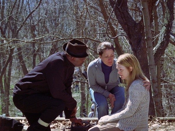 Still of Samuel L. Jackson, Julianne Moore and Edie Falco in Freedomland