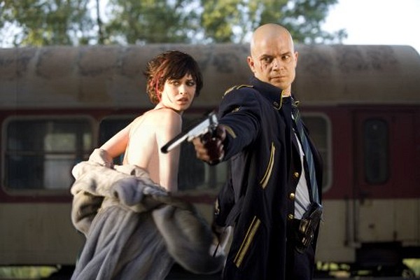 Still of Timothy Olyphant and Olga Kurylenko in Hitman