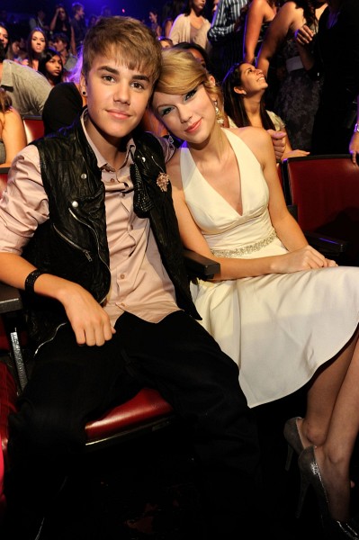 Taylor Swift and Justin Bieber at event of Teen Choice 2011