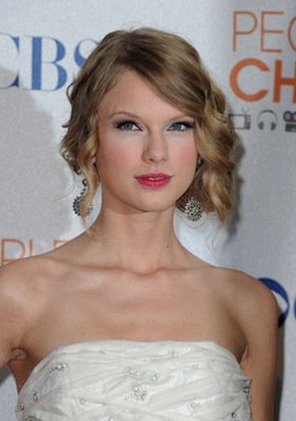Taylor Swift at event of The 36th Annual People's Choice Awards