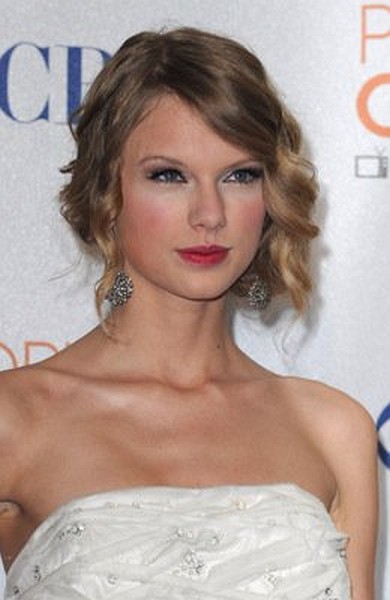 Taylor Swift at event of The 36th Annual People's Choice Awards