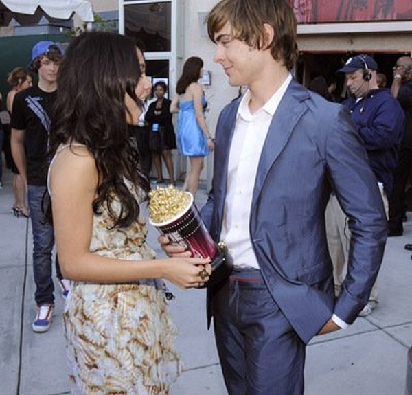 Vanessa Hudgens and Zac Efron at event of 2008 MTV Movie Awards