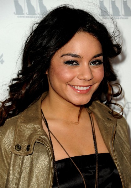 Vanessa Hudgens at event of Girl Walks Into a Bar