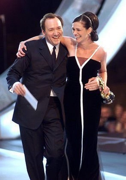 "73rd Annual Academy Awards" 03/25/01 Kevin Spacey & Julia Roberts