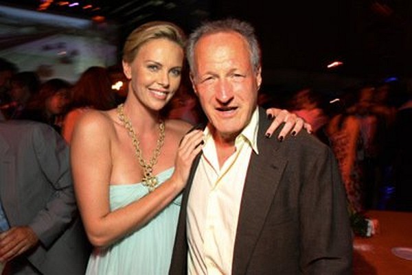 Charlize Theron and Michael Mann at event of Hancock