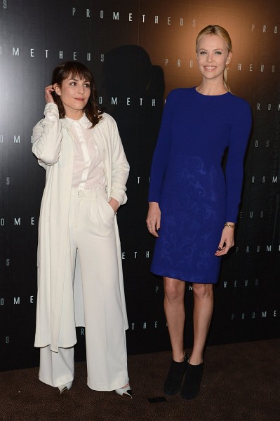 Charlize Theron and Noomi Rapace at event of Prometheus