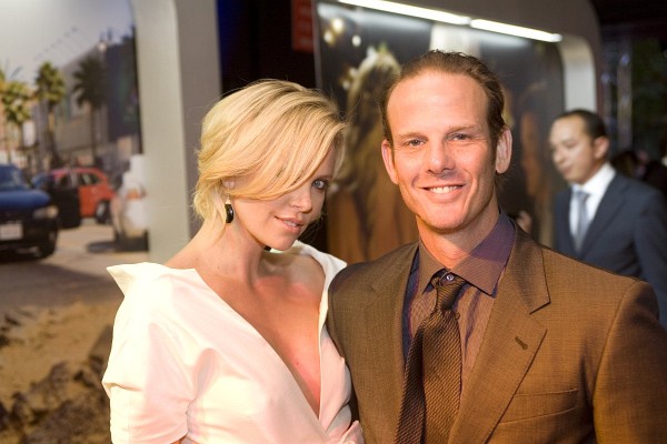 Charlize Theron and Peter Berg at event of Hancock