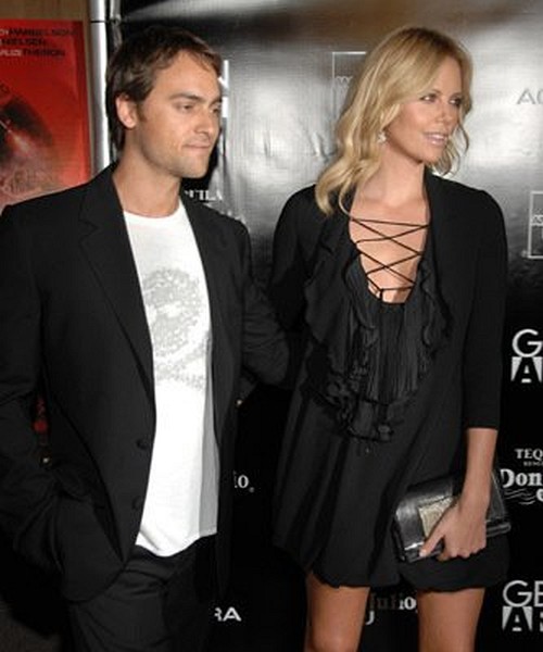Charlize Theron and Stuart Townsend at event of Battle in Seattle