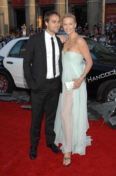 Charlize Theron and Stuart Townsend at event of Hancock