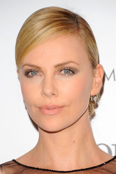 Charlize Theron at event of Young Adult