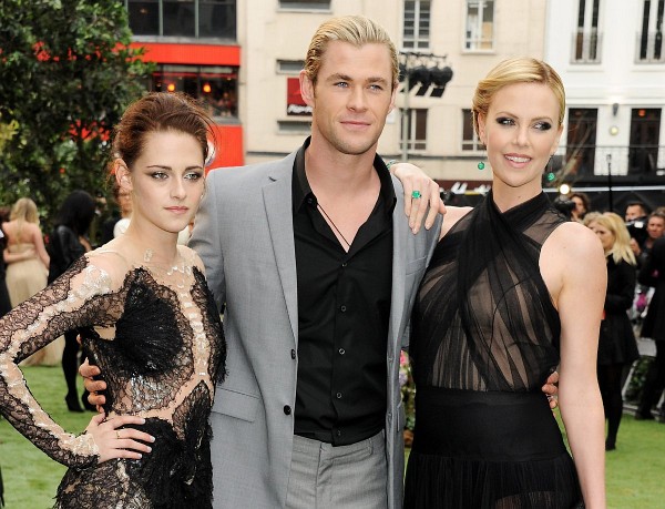Charlize Theron, Kristen Stewart and Chris Hemsworth at event of Snow White and the Huntsman