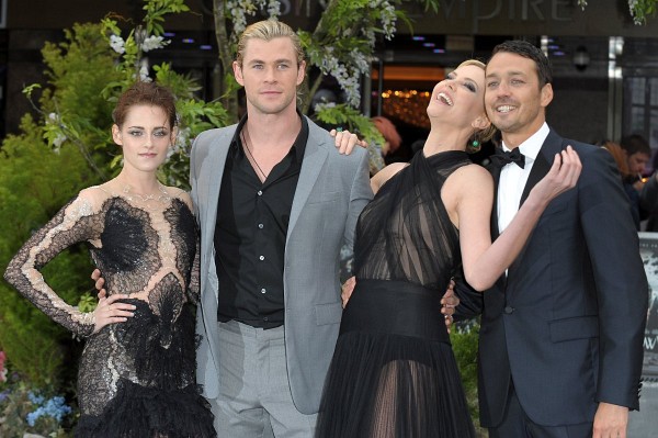 Charlize Theron, Kristen Stewart, Chris Hemsworth and Rupert Sanders at event of Snow White and the Huntsman
