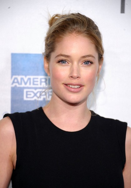Doutzen Kroes at event of The Bang Bang Club