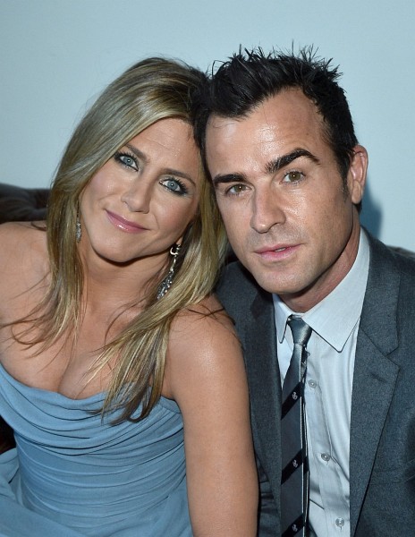 Jennifer Aniston and Justin Theroux at event of Life of Crime