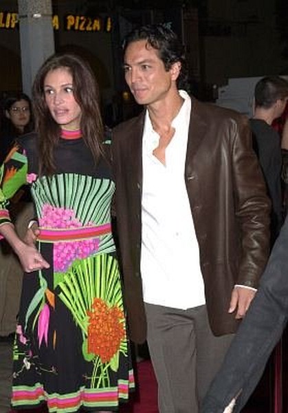 Julia Roberts and Benjamin Bratt at event of Red Planet