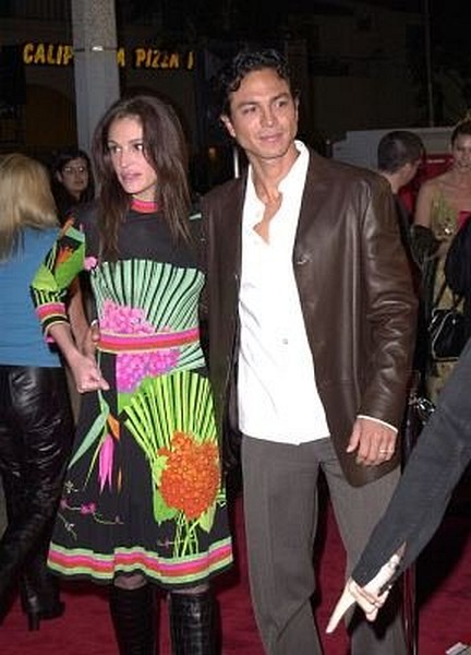 Julia Roberts and Benjamin Bratt at event of Red Planet