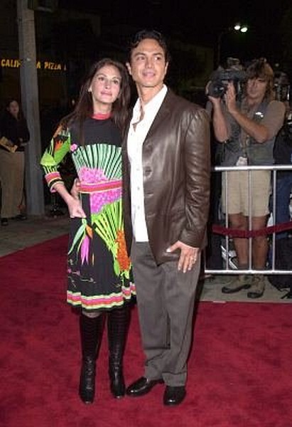 Julia Roberts and Benjamin Bratt at event of Red Planet