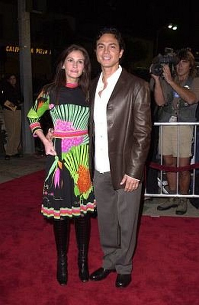 Julia Roberts and Benjamin Bratt at event of Red Planet