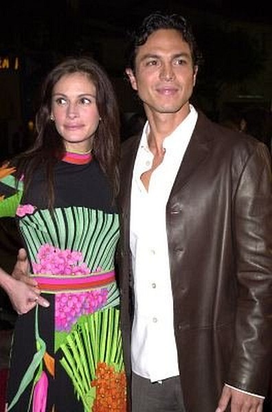 Julia Roberts and Benjamin Bratt at event of Red Planet