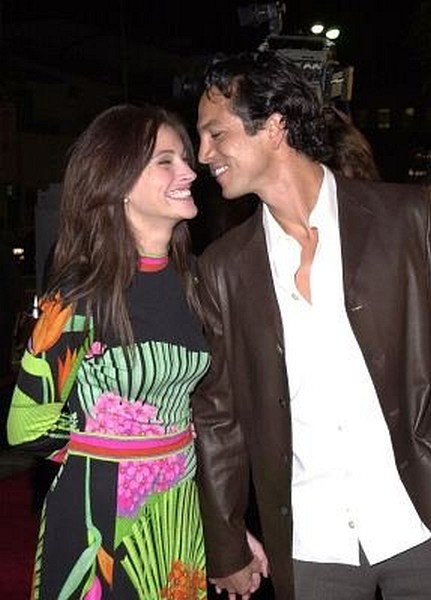 Julia Roberts and Benjamin Bratt at event of Red Planet