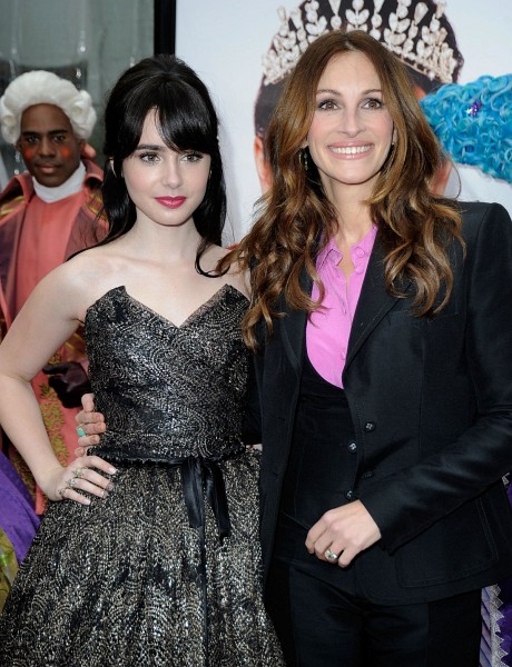 Julia Roberts and Lily Collins at event of Mirror Mirror