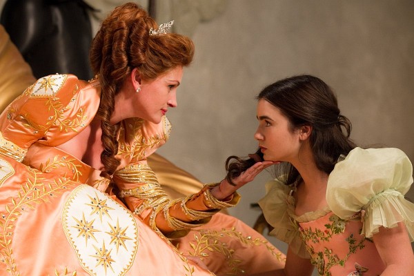 Julia Roberts and Lily Collins in Mirror Mirror