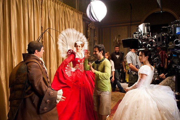 Julia Roberts, Nathan Lane, Tarsem Singh and Lily Collins in Mirror Mirror