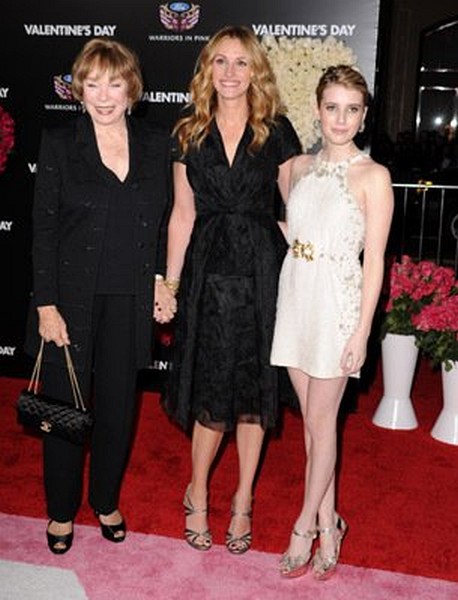 Julia Roberts, Shirley MacLaine and Emma Roberts at event of Valentine's Day