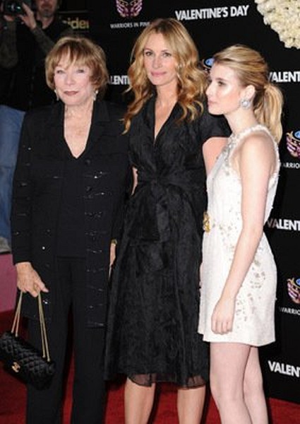 Julia Roberts, Shirley MacLaine and Emma Roberts at event of Valentine's Day