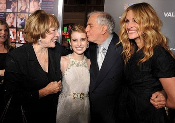 Julia Roberts, Shirley MacLaine, Garry Marshall and Emma Roberts at event of Valentine's Day