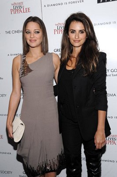 Photo: Penélope Cruz and Marion Cotillard at event of The Private Lives of Pippa Lee