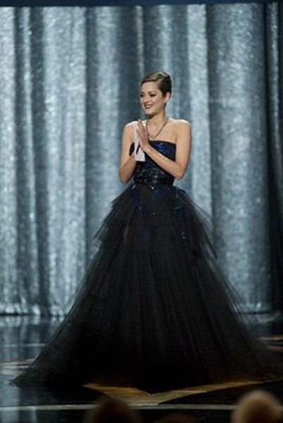 Photo: Presenting the Academy AwardÂ¨ for Best Performance by an Actress in a Leading Role is Marion Cotillard at the 81st Annual Academy AwardsÂ¨ at the Kodak Theatre in Hollywood, CA Sunday, February 22, 2009 airing live on the ABC Television Network.