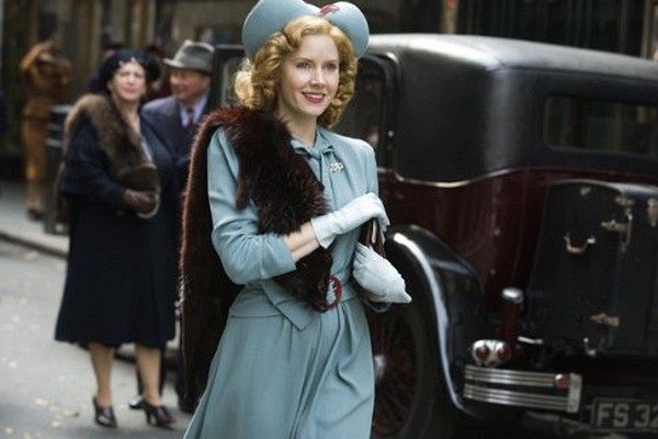 Still of Amy Adams in Miss Pettigrew Lives for a Day