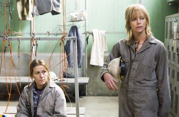 Still of Charlize Theron and Frances McDormand in North Country
