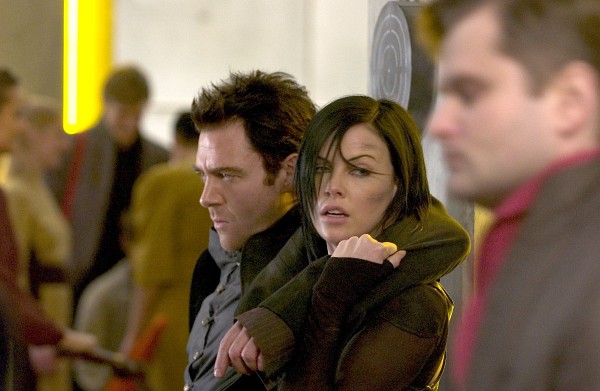 Still of Charlize Theron and Marton Csokas in Æon Flux