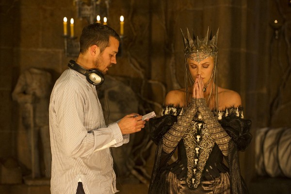 Still of Charlize Theron and Rupert Sanders in Snow White and the Huntsman