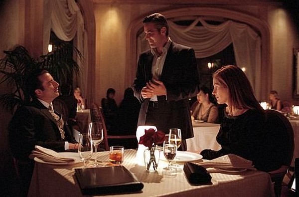 Still of George Clooney, Julia Roberts and Andy Garcia in Ocean's Eleven