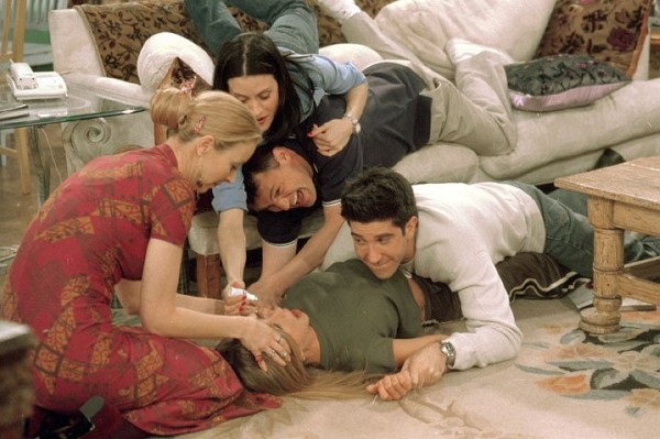 Still of Jennifer Aniston, Courteney Cox, Lisa Kudrow, Matthew Perry and David Schwimmer in Friends