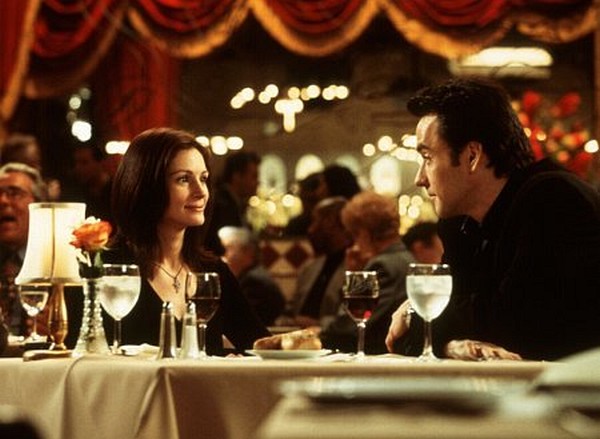 Still of John Cusack and Julia Roberts in America's Sweethearts