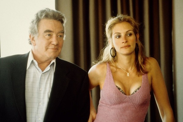 Still of Julia Roberts and Albert Finney in Erin Brockovich