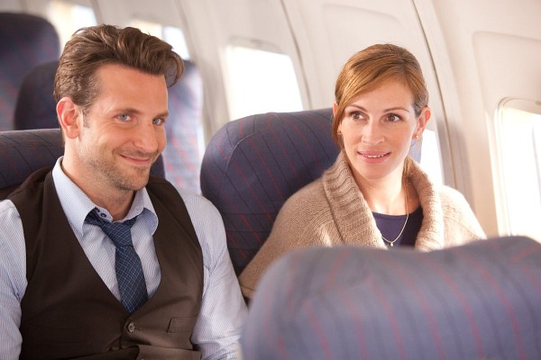 Still of Julia Roberts and Bradley Cooper in Valentine's Day