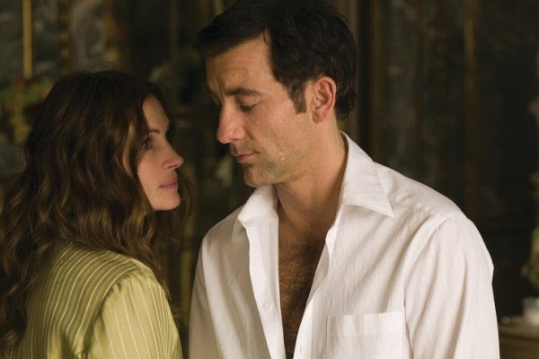 Still of Julia Roberts and Clive Owen in Duplicity