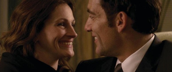 Still of Julia Roberts and Clive Owen in Duplicity