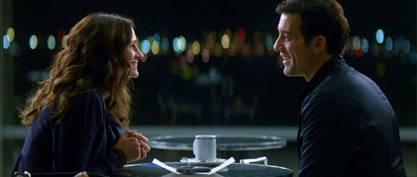 Still of Julia Roberts and Clive Owen in Duplicity