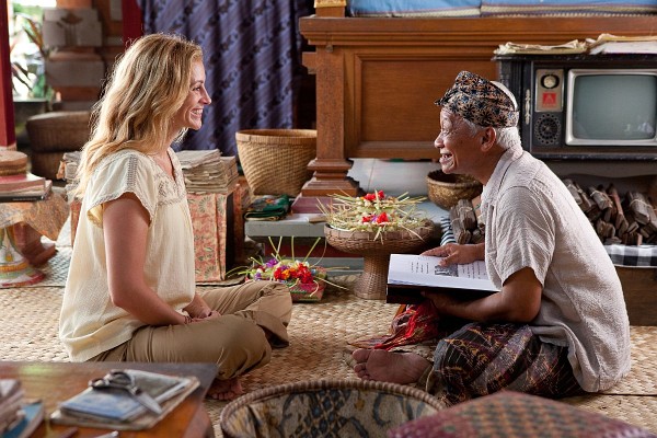 Still of Julia Roberts and Hadi Subiyanto in Eat Pray Love