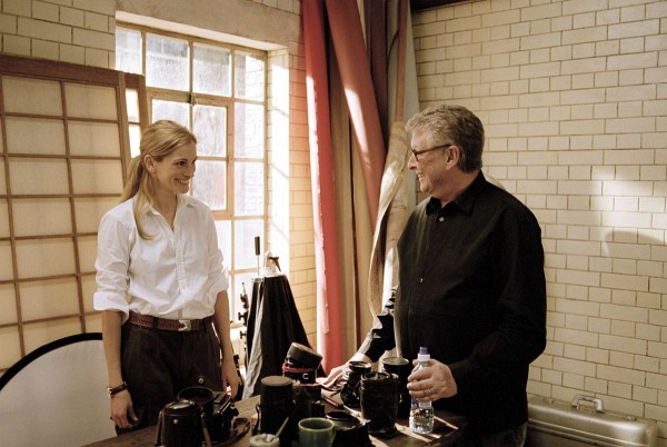 Still of Julia Roberts and Mike Nichols in Closer