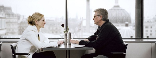 Still of Julia Roberts and Mike Nichols in Closer